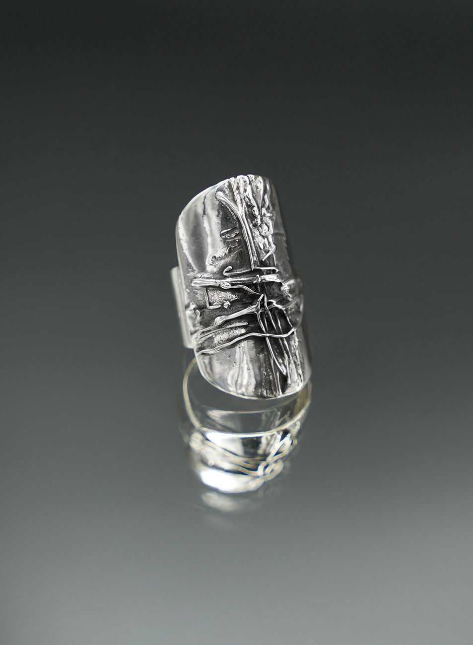 silver ring with unique design with adjustable size