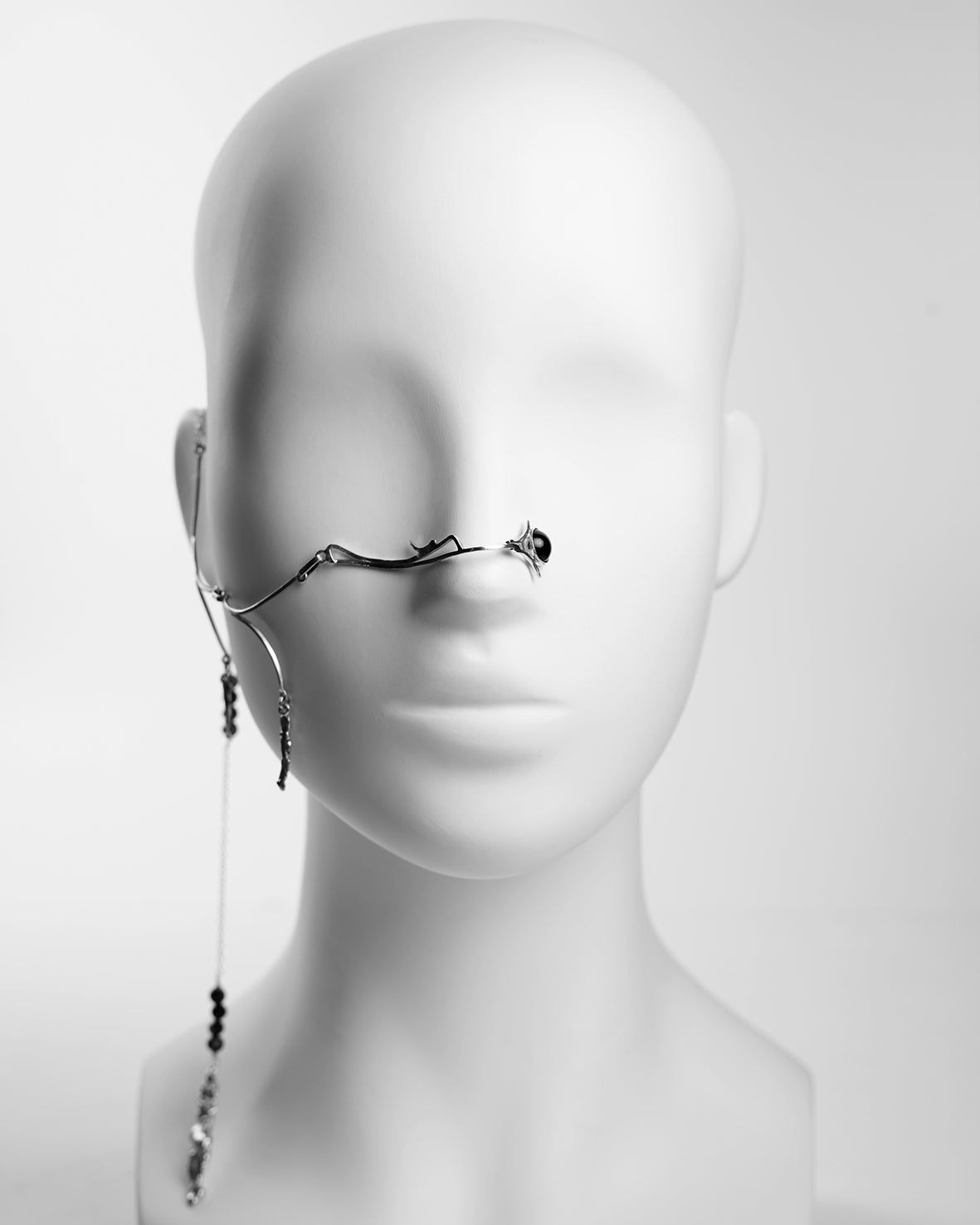 Stunning and unique asymetricalpiece of face jewelry that clips on the nose