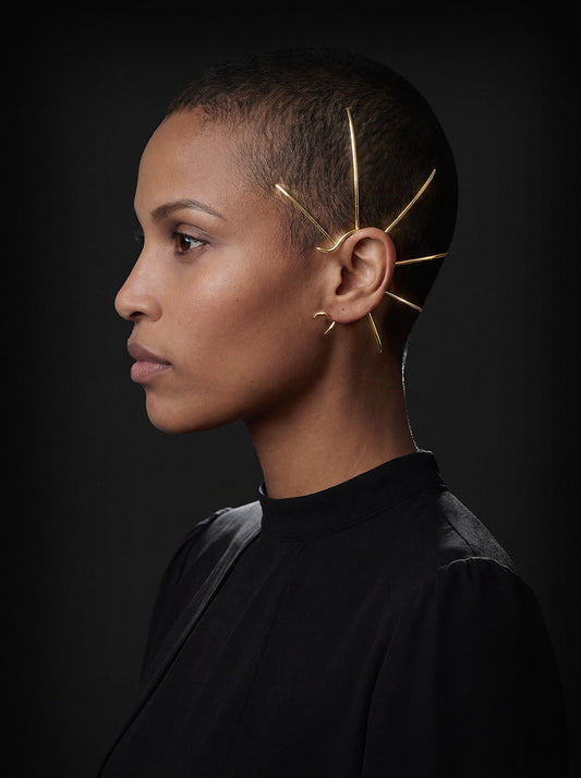 Large ear cuff with spikes, very elegant jewelry for the ear.