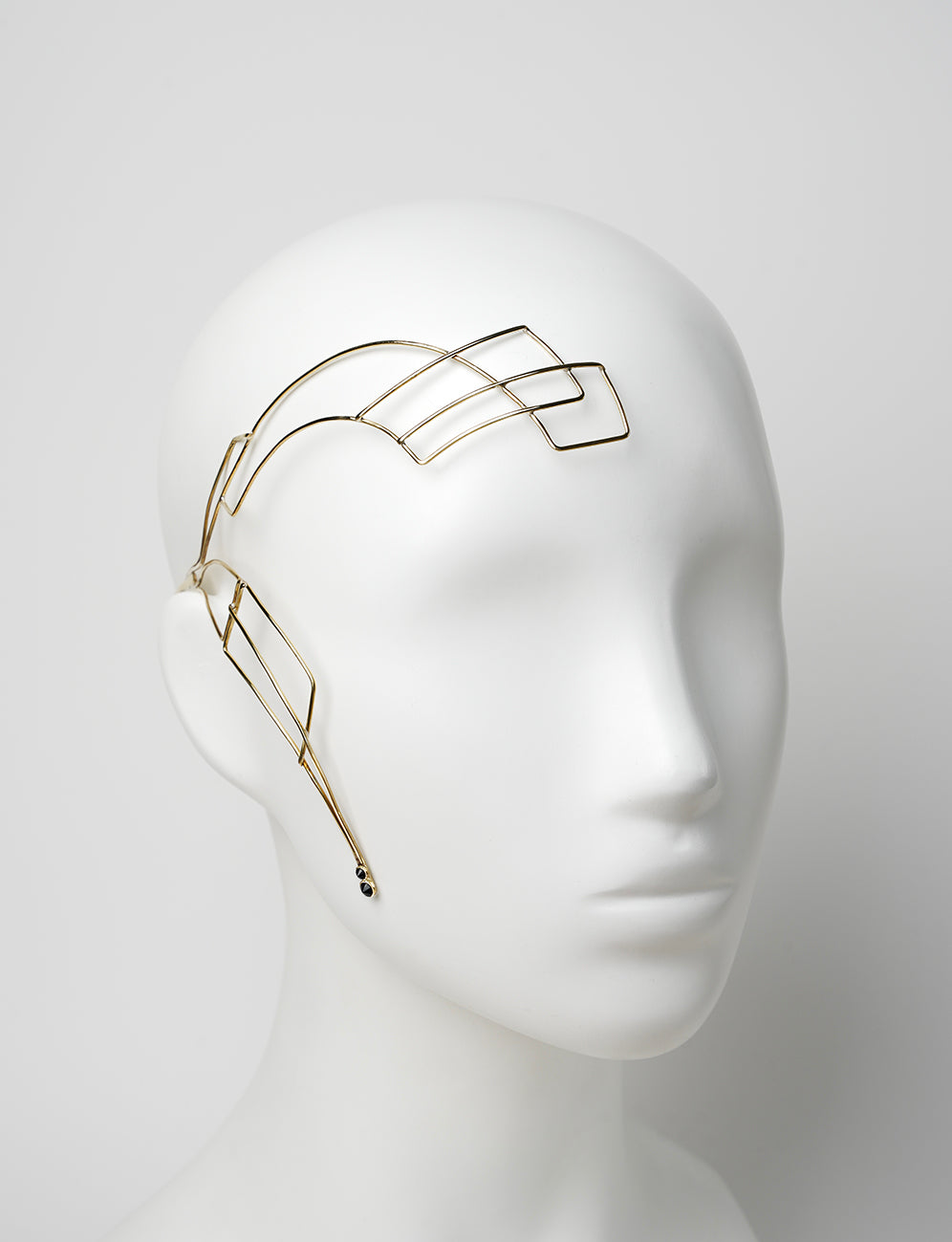 Face jewelry design and sculptural art to wear