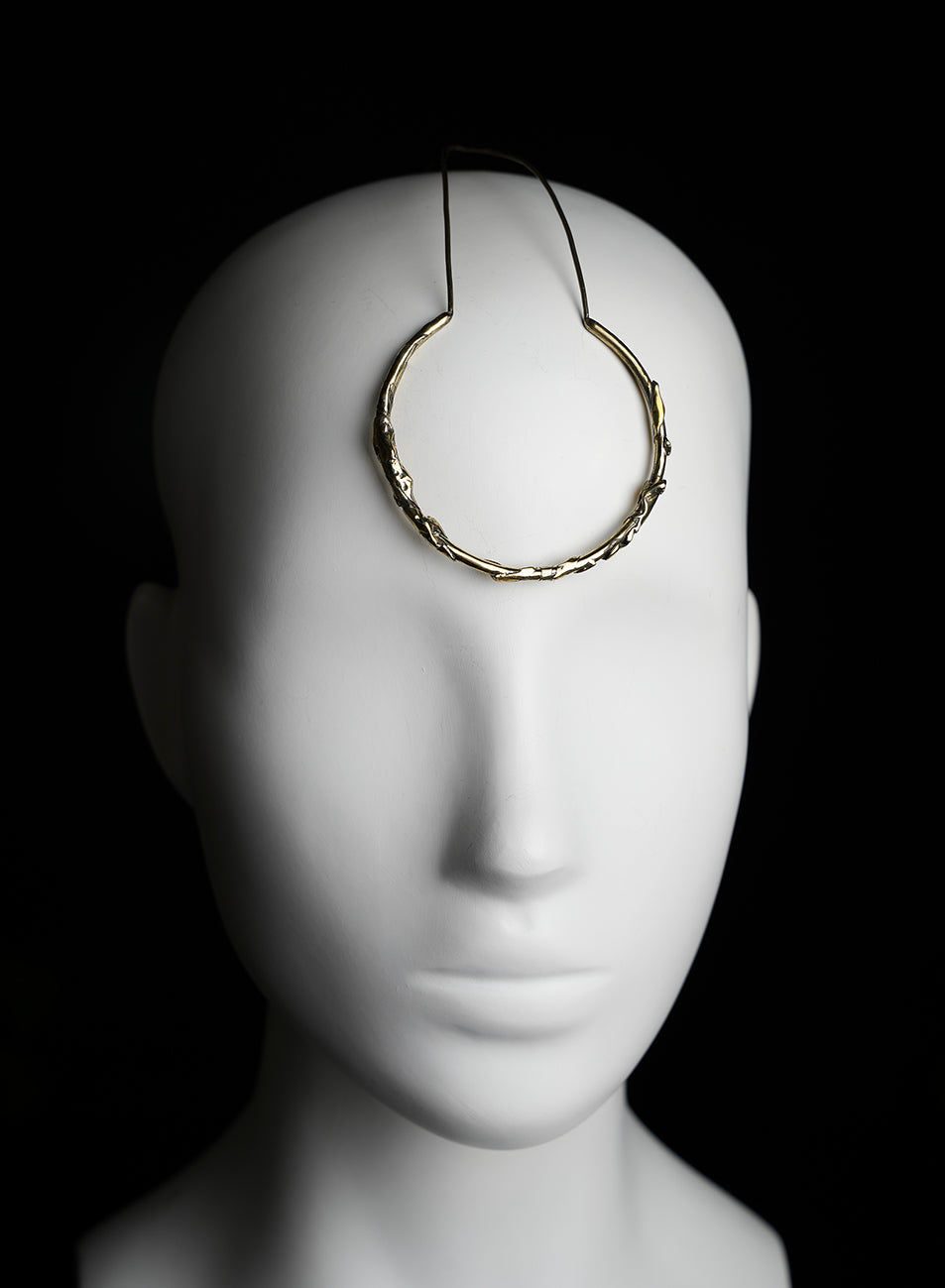 headpiece, a golden ornament, perfect accessory for events and galas