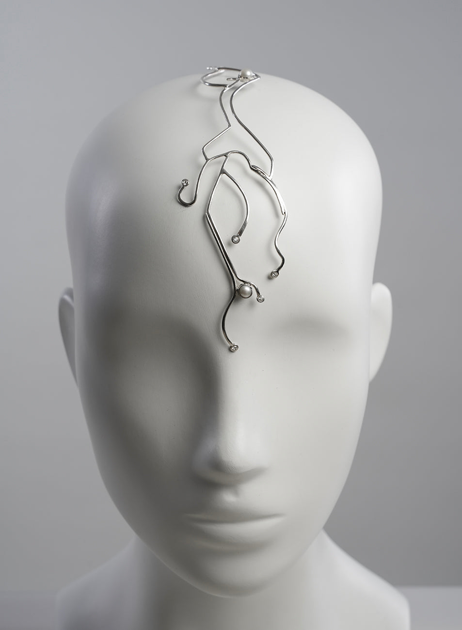 headpiece jewelry in silver with pearls and crystals