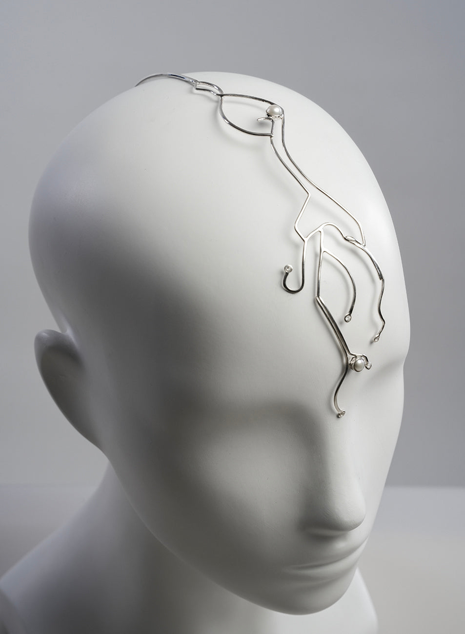 headpiece jewelry in silver with crystals and pearls