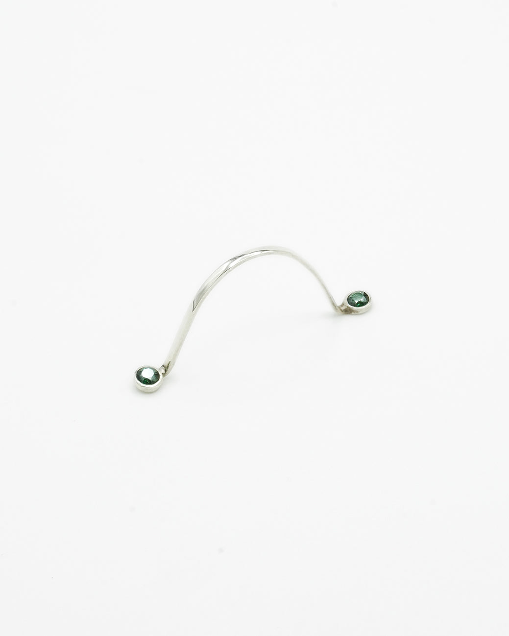 minimalist face jewelry that fit the nose bridge zone, very elegant.