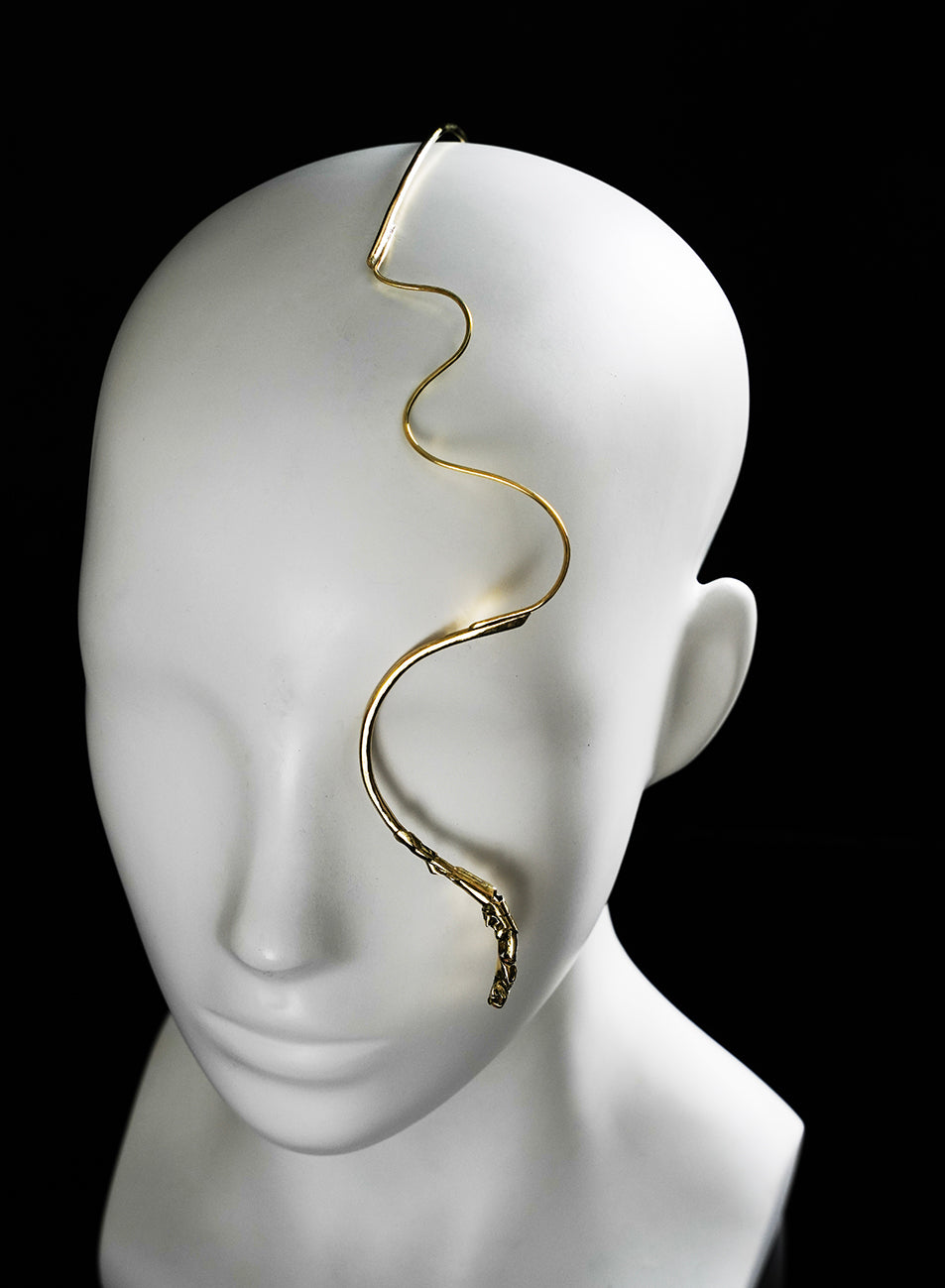 perfect face jewelry accessory for galas and events.