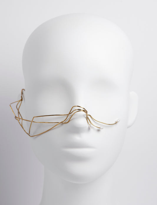 asymetrical golden face jewelry, stand out fashion and design accessory