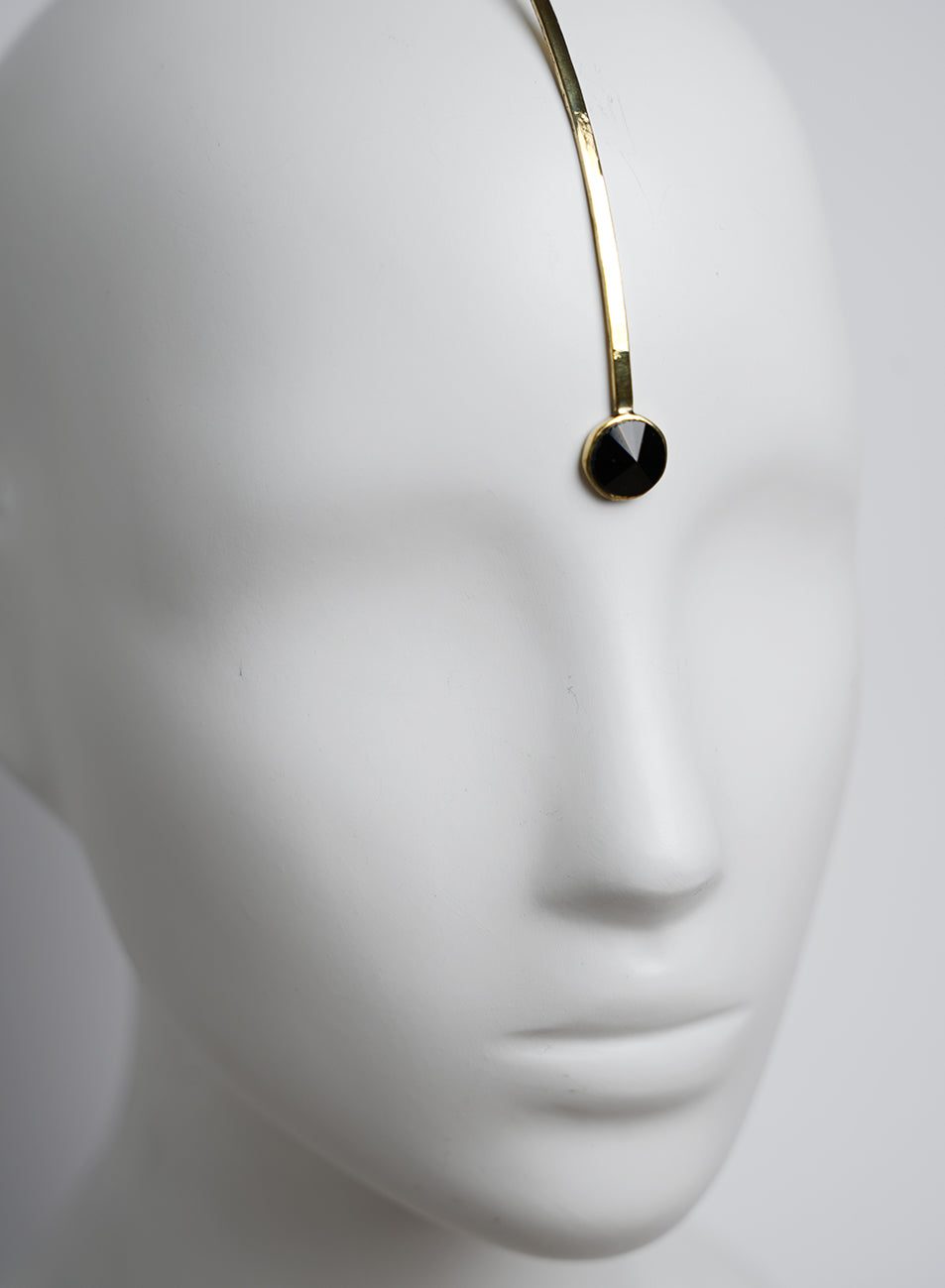 Handcrafted facial jewelry. A contemporary gold design jewel, this facial ornament is suitable for all head shapes.