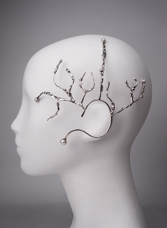 a true work of art in silver to adorn your ear 