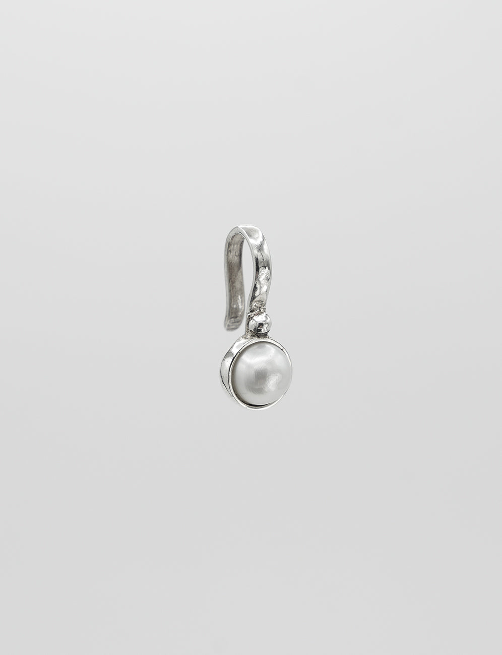 silver lip clip jewelry with pearl, no piercing