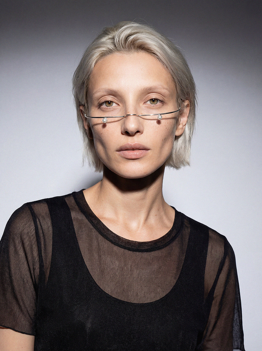 A beautiful, minimalist, and sleek piece of jewelry that perfectly complements the contours of the face 