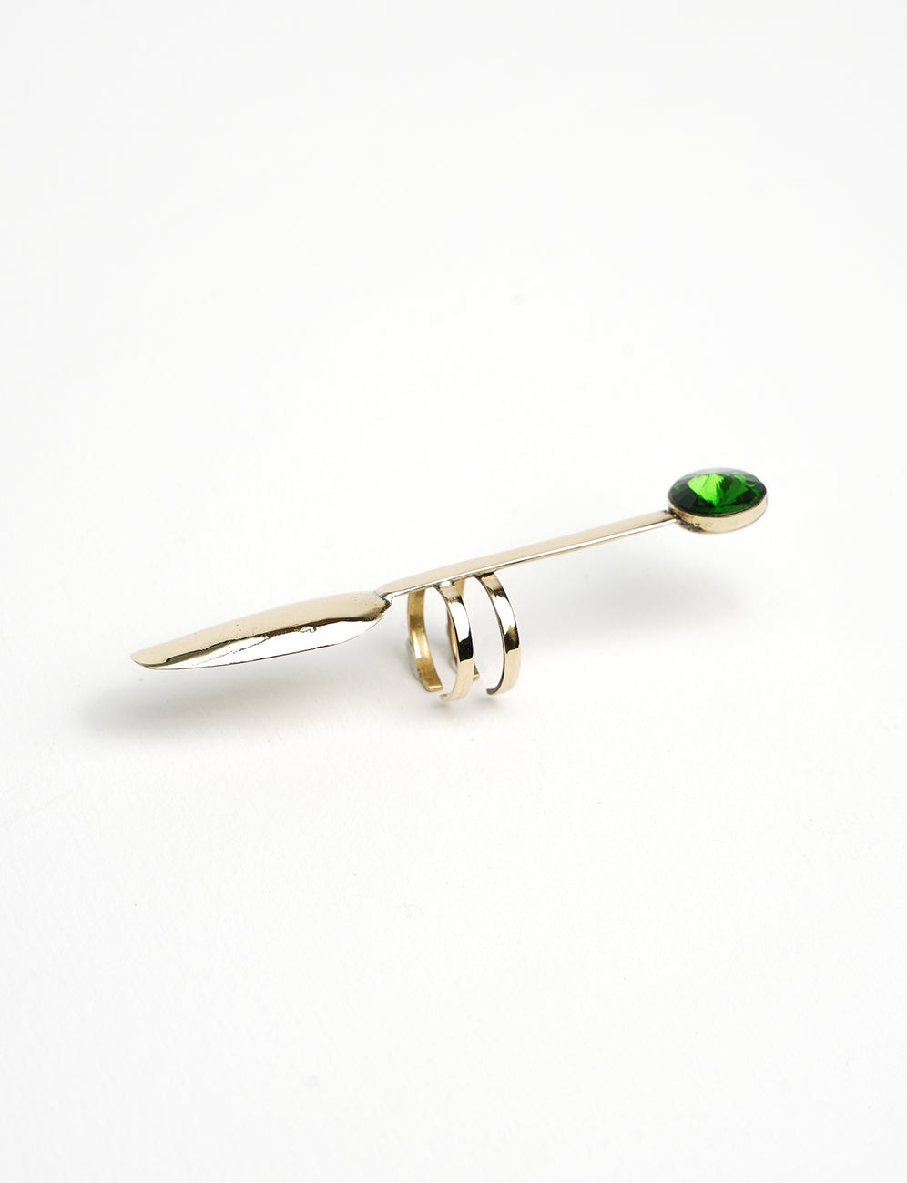 modern shape for this elegant phalange ring in gold color with a cristal stone. 