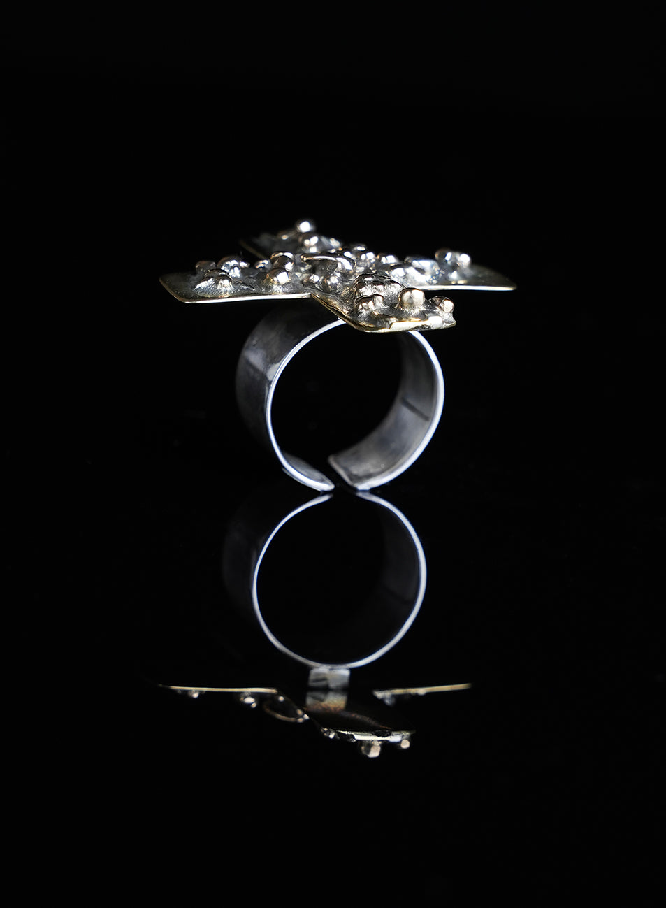 unique ring with raw design, adjustable