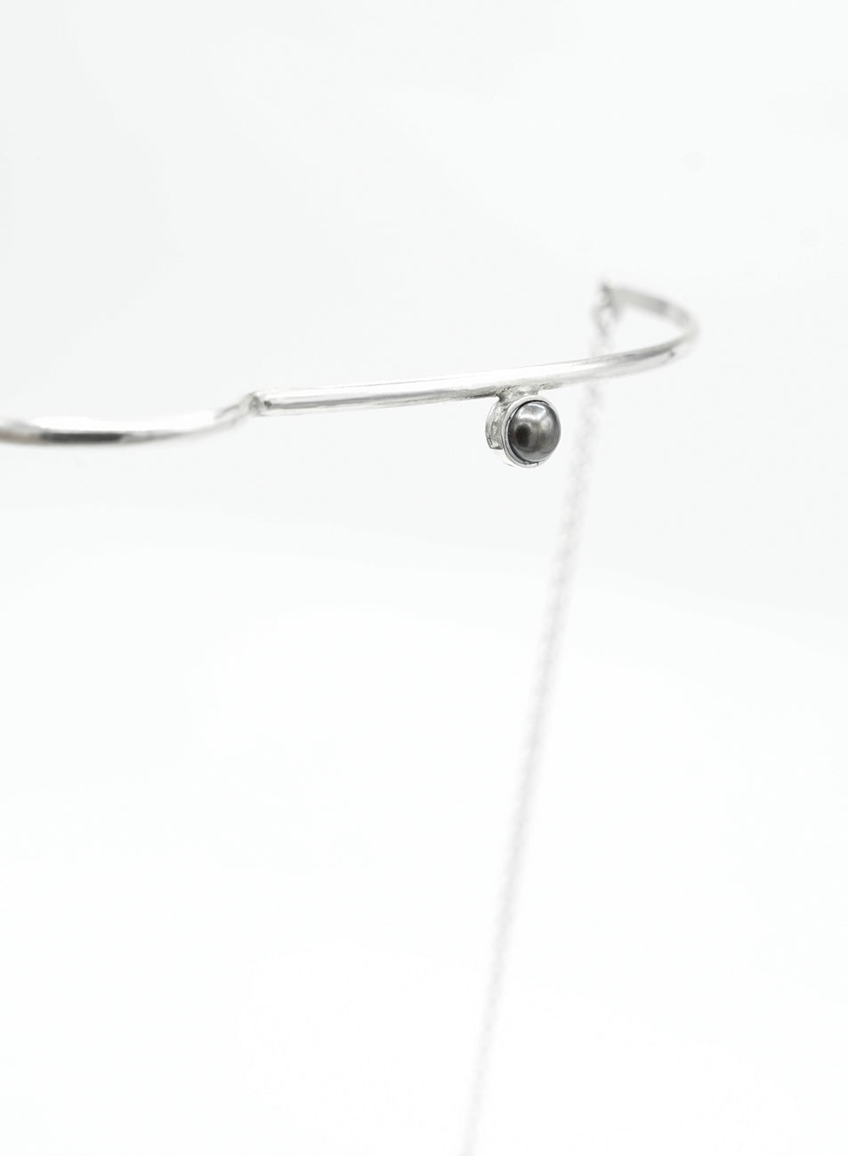 jewelry piece for the face in silver with pearls